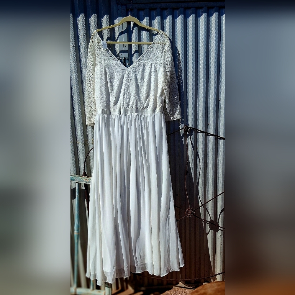 Elegant Flattering 3X White Lace Chiffon Wedding Special Occasion & Event Dress